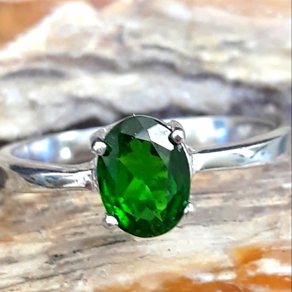 Green Chrome Diopside Ring - Picture 1 of 9